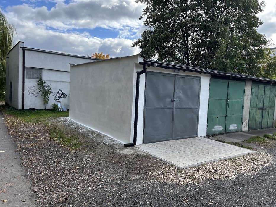 Garaż murowany z pradem - Batory