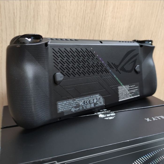 PC PORTÁTIL ASUS ROG ALLY X 1TB SSD E 24GB RAM TELA 120HZ - 20dias uso