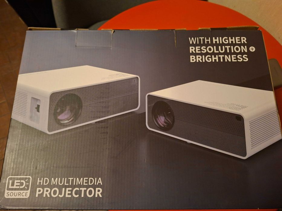 Проектор LED + тканевый экран