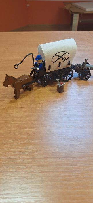 Lego Western 6716 Weapons Wagon..
