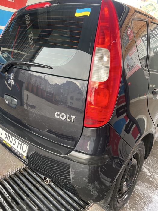 Поодам машину Mitsubishi colt