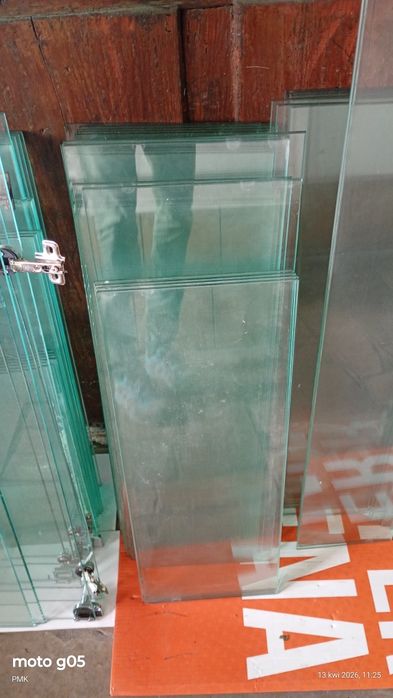Szyby hartowane.