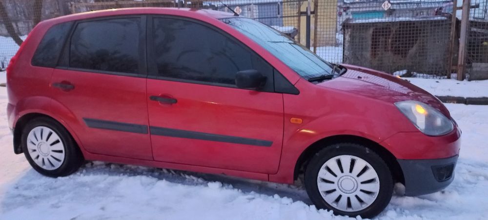 Ford Fiesta 1.4л. Автомат. Газ-бенз