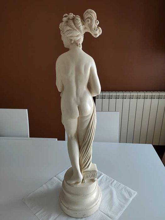 Linda estátua antiga