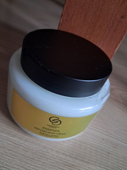 Perfumowany krem Giordani Gold Essenza