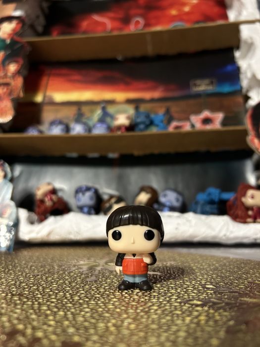 Колокційні іграшки Kinder Joy Stranger Things