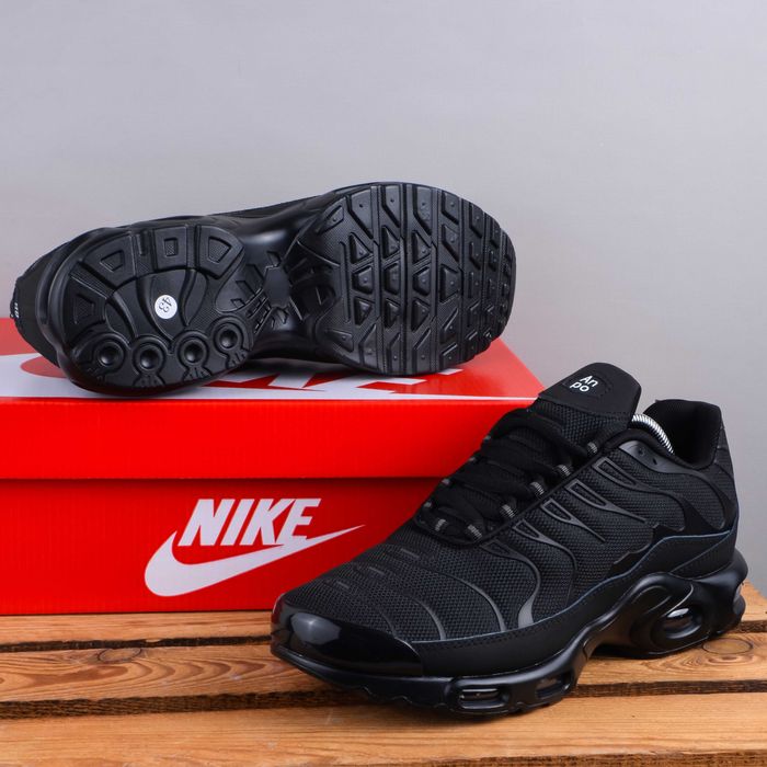 (1935) Чоловічі Кросівки у стилі Nike Air Max TN чорні (36-45)