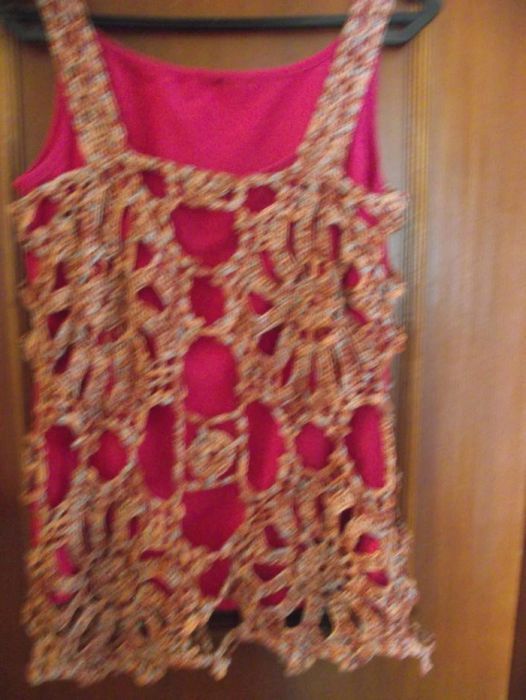 Top em croche feito á mão novo