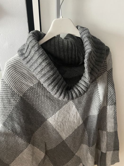 Sweter asymetryczny