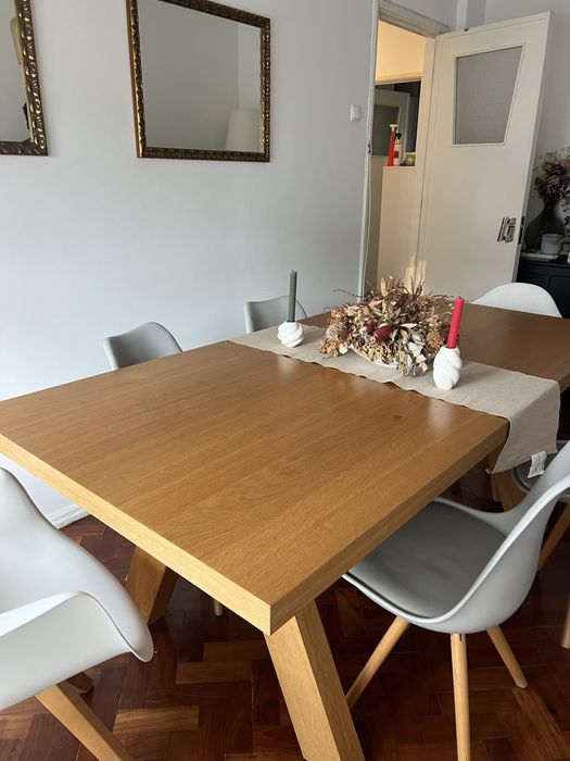 Conjunto mesas e cadeiras