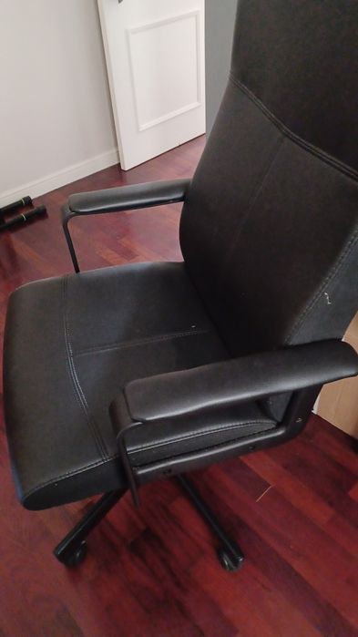 Cadeira escritorio ikea como nova,mto pouco uso