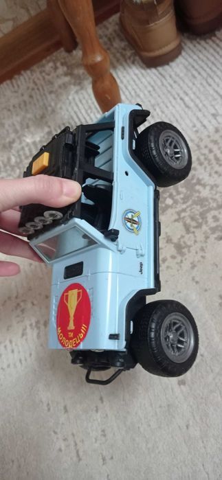 Машинки іграшки для хлопчиків.