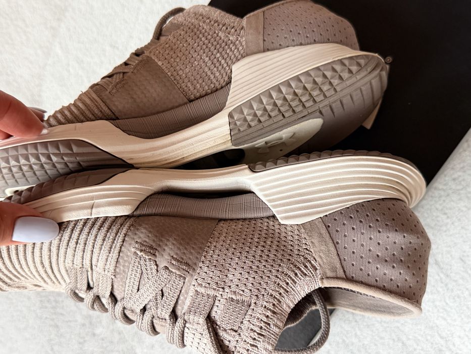 Кроссовки UNDER ARMOUR. Разме 6.5(37) 23.5 см по стельке)