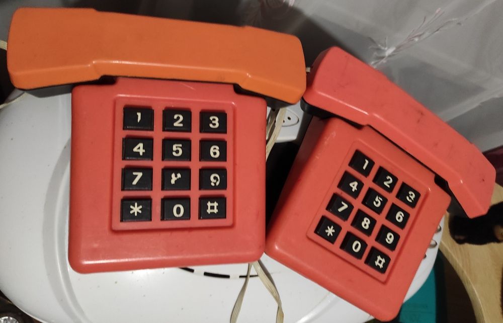 Детские игрушечные телефоны