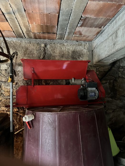 Relador eletrico, 2 baças, 1 prensa, uma maquina de sulfatar