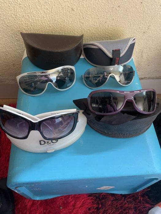 Varios oculos de sol de marca