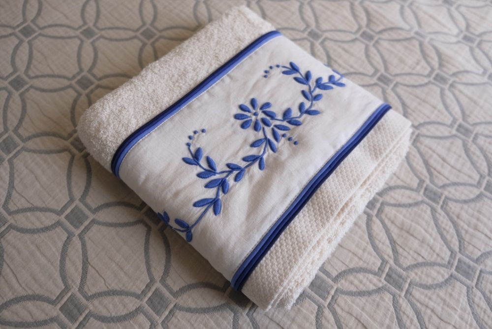 Toalha de rosto em Bordado Madeira 100cmx50cm