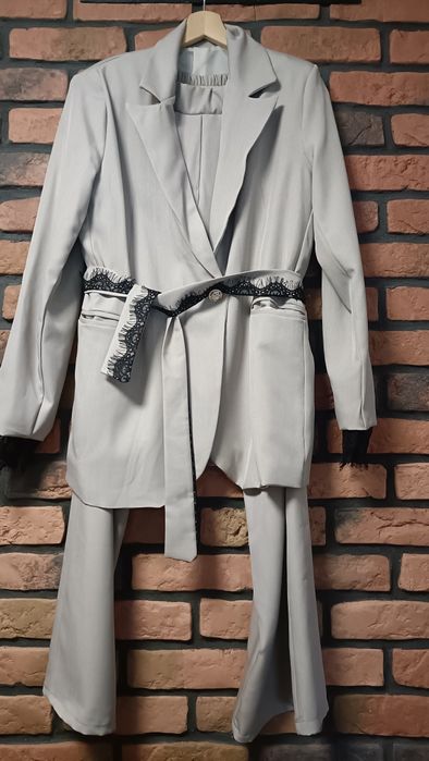 Garnitur damski ze spodniami