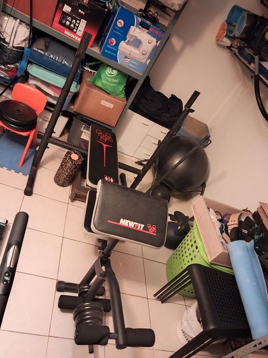 Banco de musculação / fitness  para vários exercícios como supino, biceps e extensão de perna