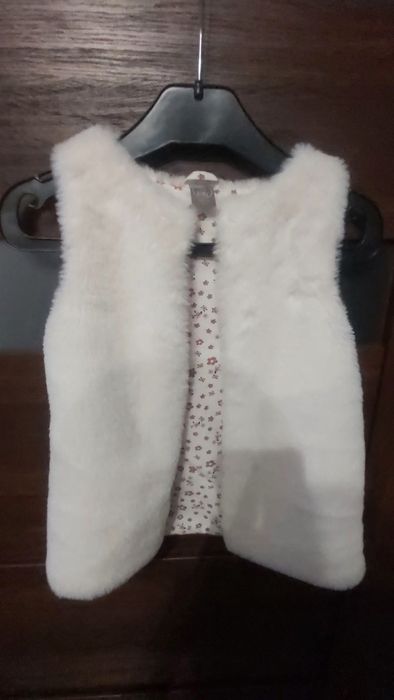 Bezrękawnik z futerka.