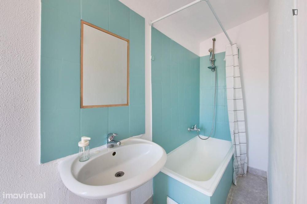 Quarto - localizado em São Bento Lisbon