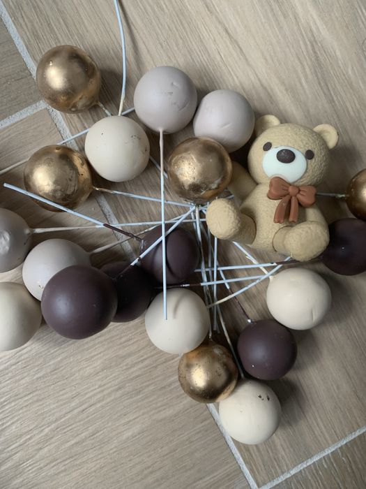 Ozdoby kulki misiu na tort beżowe złote