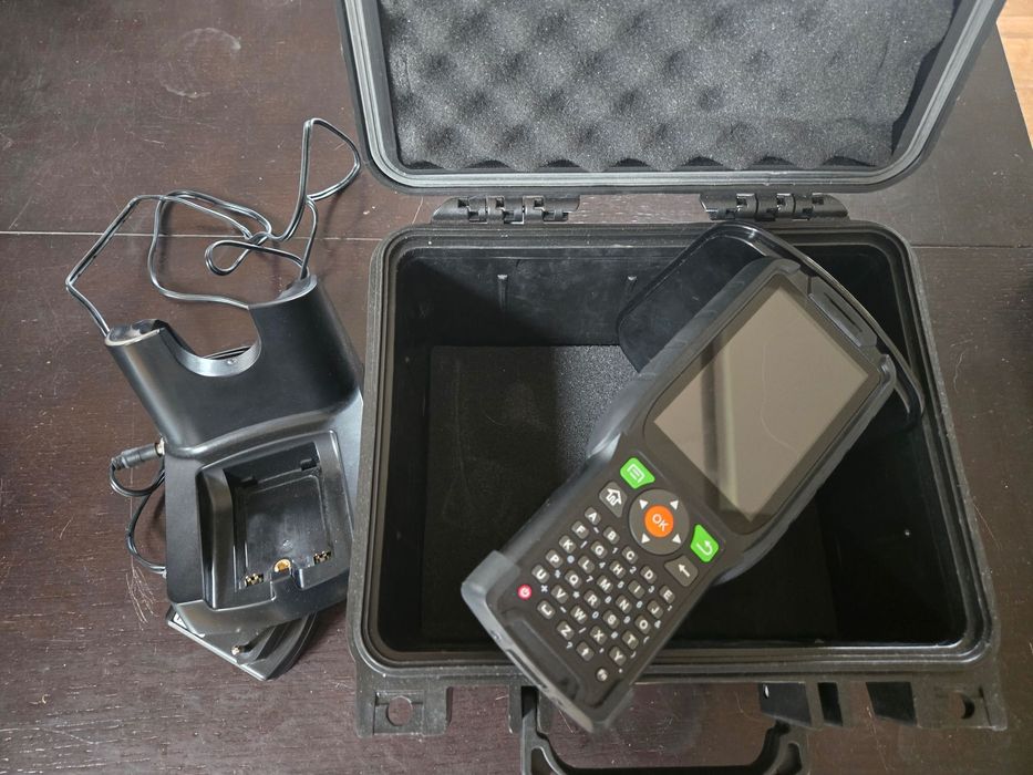 Czytnik mobilny z klawiaturą + ładowarka, zasilacz i futerał