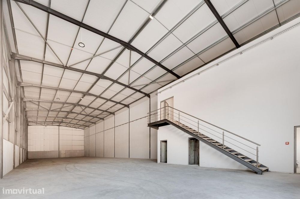 Armazém na zona industrial de Vandoma