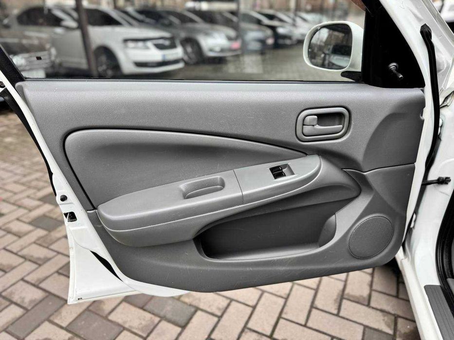 Nissan Almera 2010