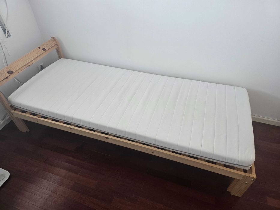 Cama IKEA NEIDEN 80x200 com estrado LURÖY e colchão MALFORS