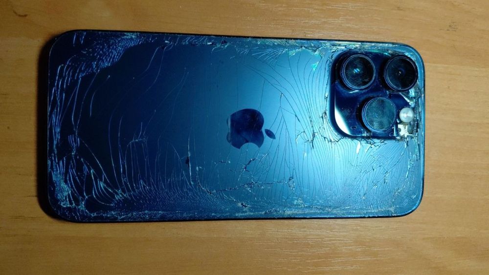 iPhone( Lock )рабочий на запчасти