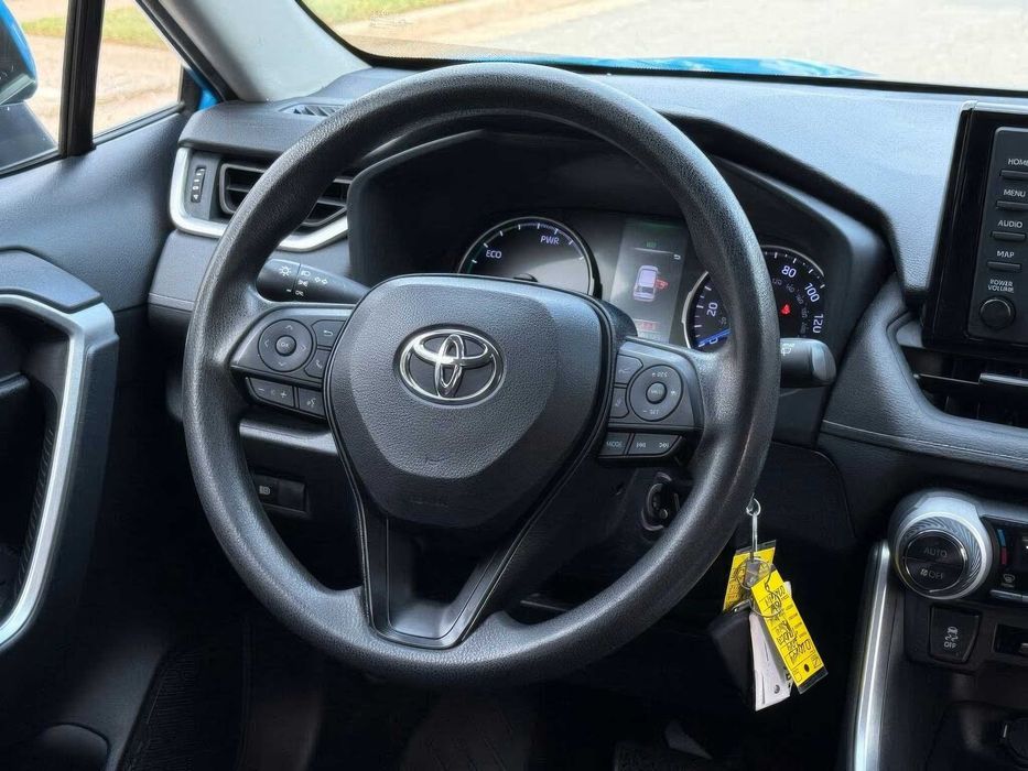 Toyota RAV4 Hybrid XLE Premium      2023