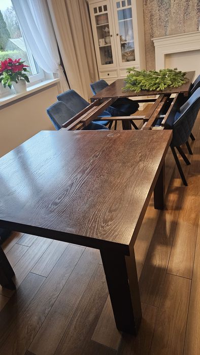 Duży stół do jadalni