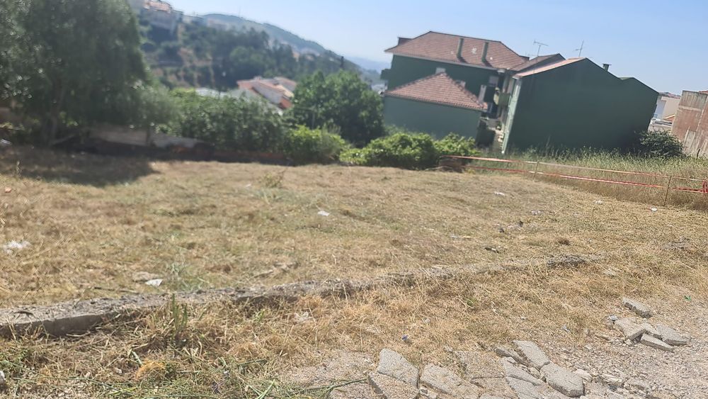 Terreno 302 m2 em Caneças