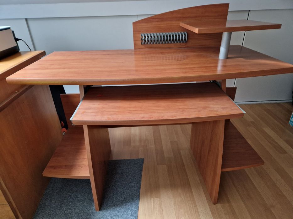 Secretária em excelente estado