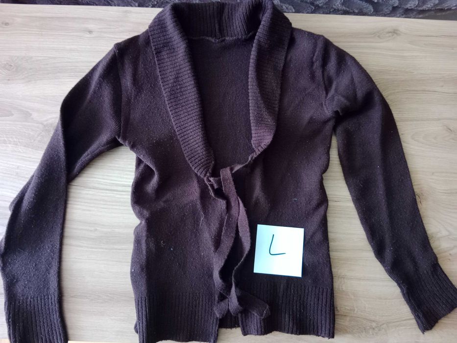 Sweterek wiązany pod biustem