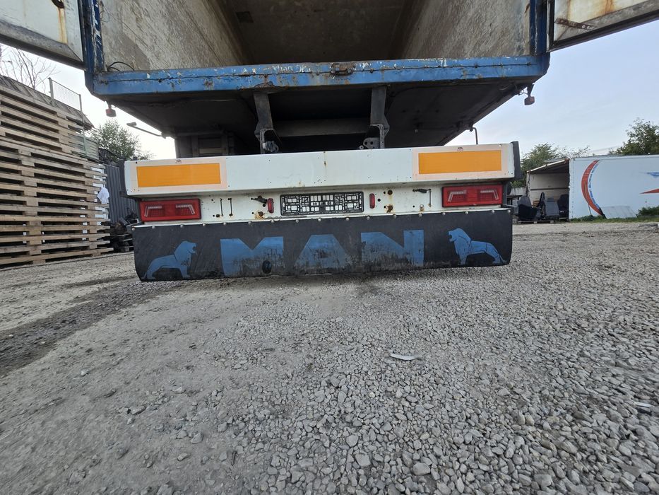 Zderzak  tylni ciężarówki przyczepy kompletny z lampami