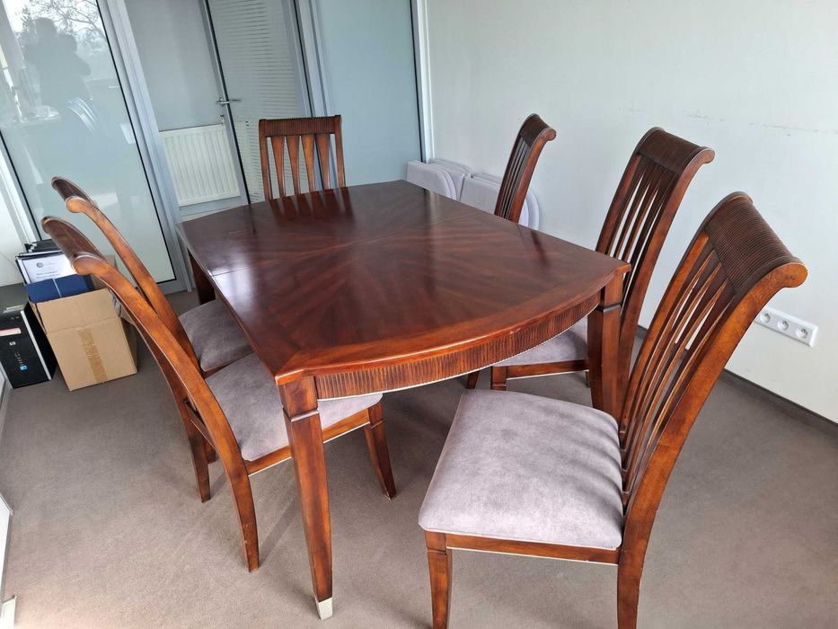 używany stół i 6 krzeseł