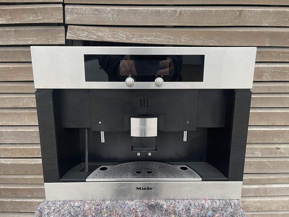 Вбудована Ковомашина Miele CVA 4060