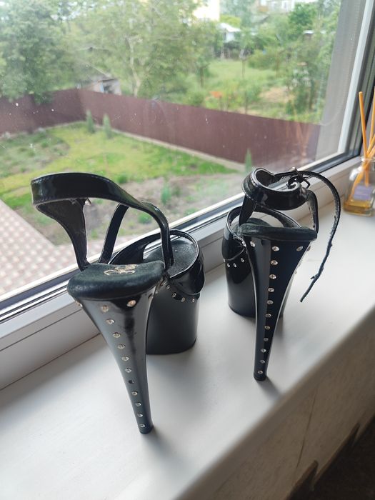 Стріпи босоніжки Pleaser