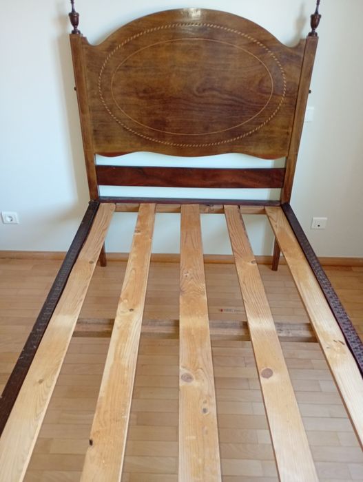 Cama D. Maria II com colchão novo