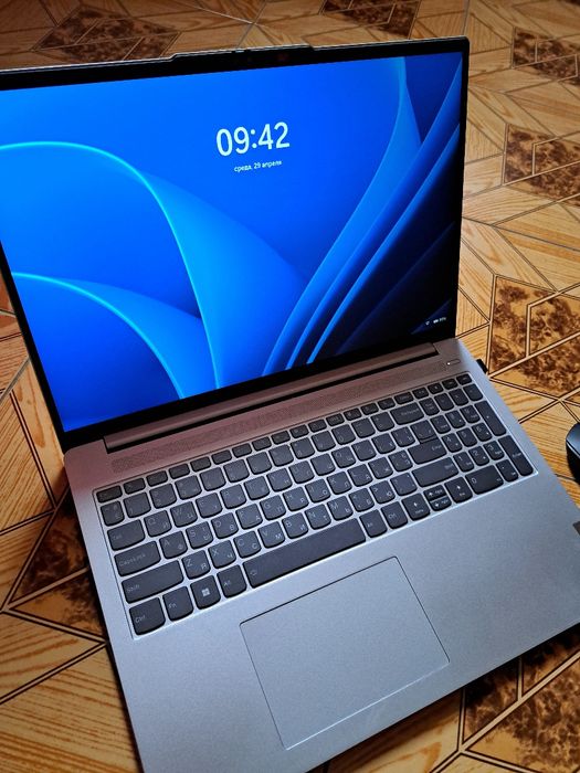 Lenovo ideapad Slim 5 16IAH8