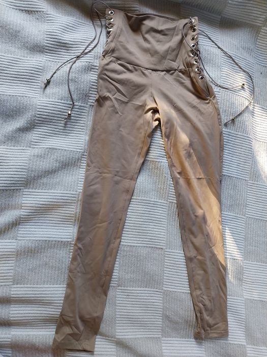 Leginsy w kolorze beżowym Loveya