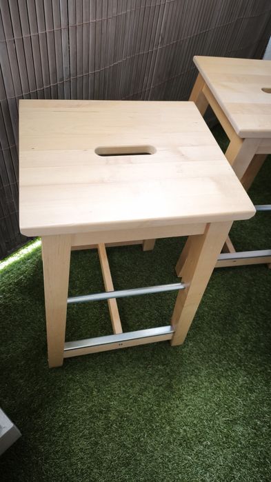 Stabilne krzesło stołek taboret IKEA NILSOLLE / BOSSE wysokość 54 cm lite drewno