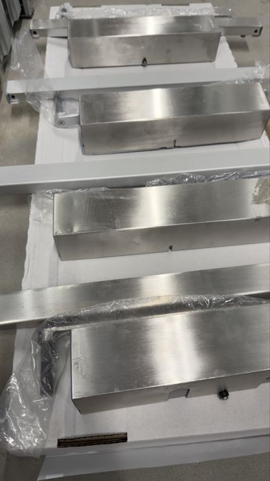 Samozamykacze szynowe Assa Abloy DC240/DC340