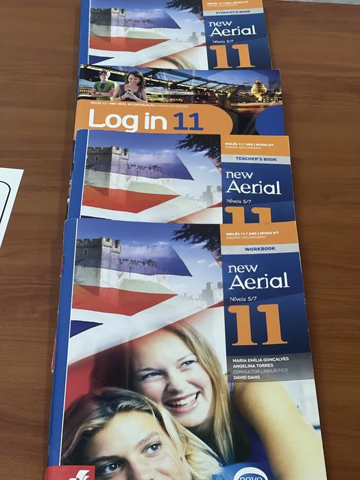 Vendo manuais ingles 11.º
