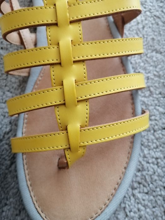 Sandały nowe skórzane damskie w rozmiarze 38 7 mil