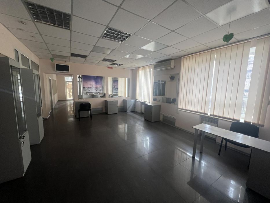 Продаж фасадного офісу 130 м² — вул. В. Лобановського (р-н Металургів)