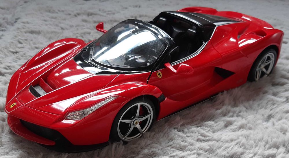 Zdalnie sterowany model samochodu Ferrari Aperta