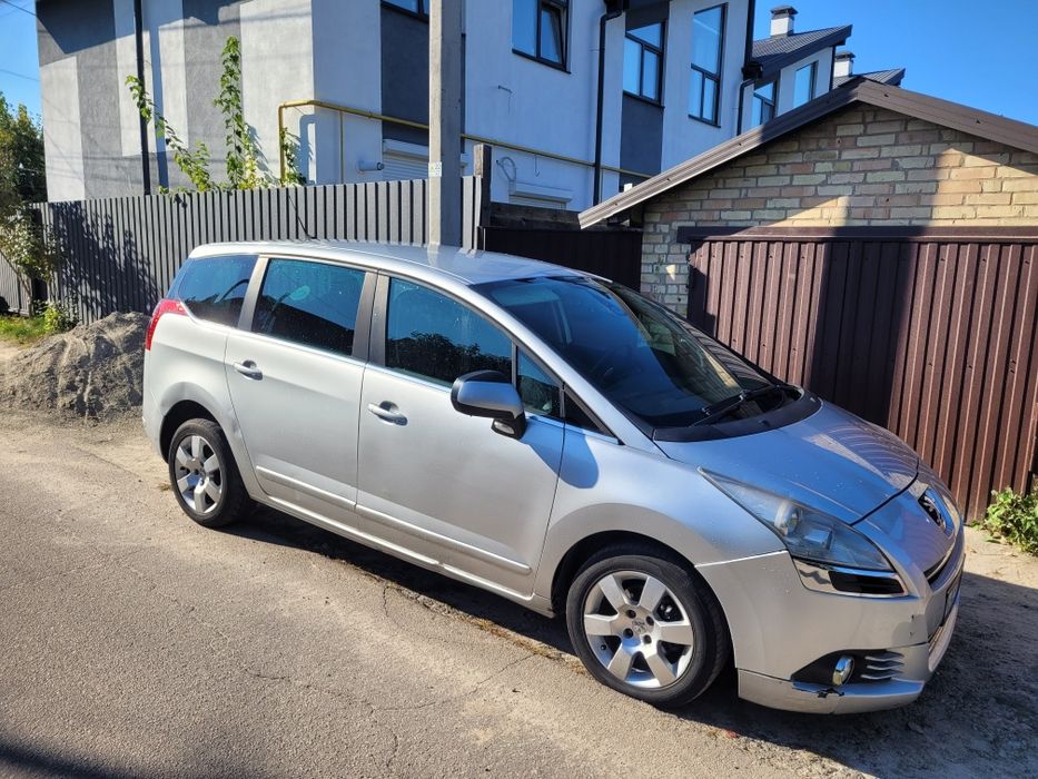 Продам пежо 5008 1.6 дизель автомат